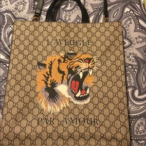 Gucci Tiger Supreme tote